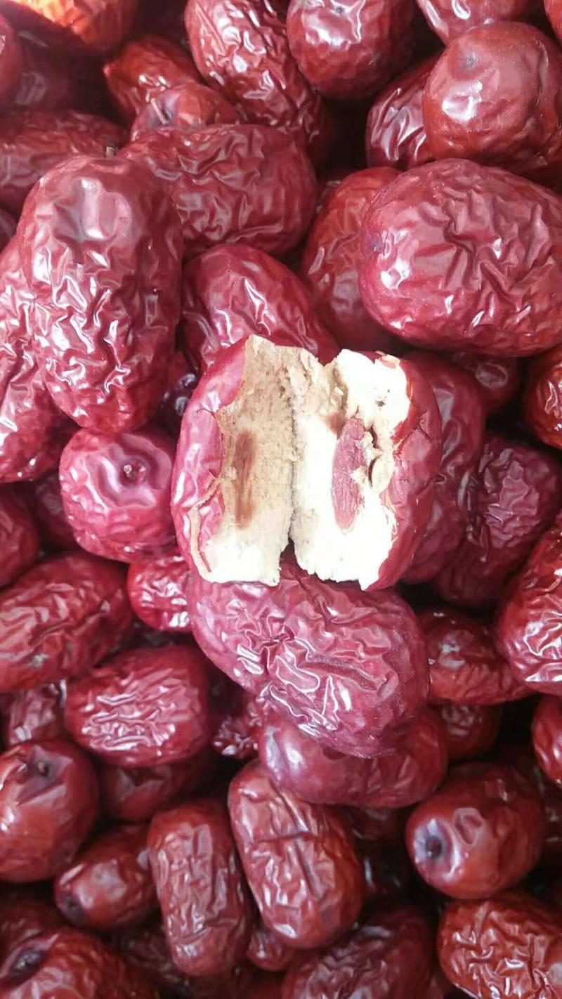 红枣。新疆若羌灰枣，20斤/箱包邮，农户自销