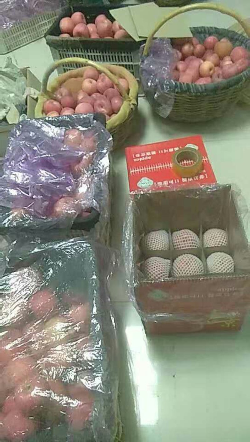 高原红富士苹果皮薄肉厚脆甜可口