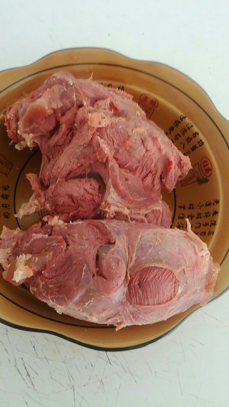牛肉块个头大精修本色本味有五香加盐的，颜色可以定制
