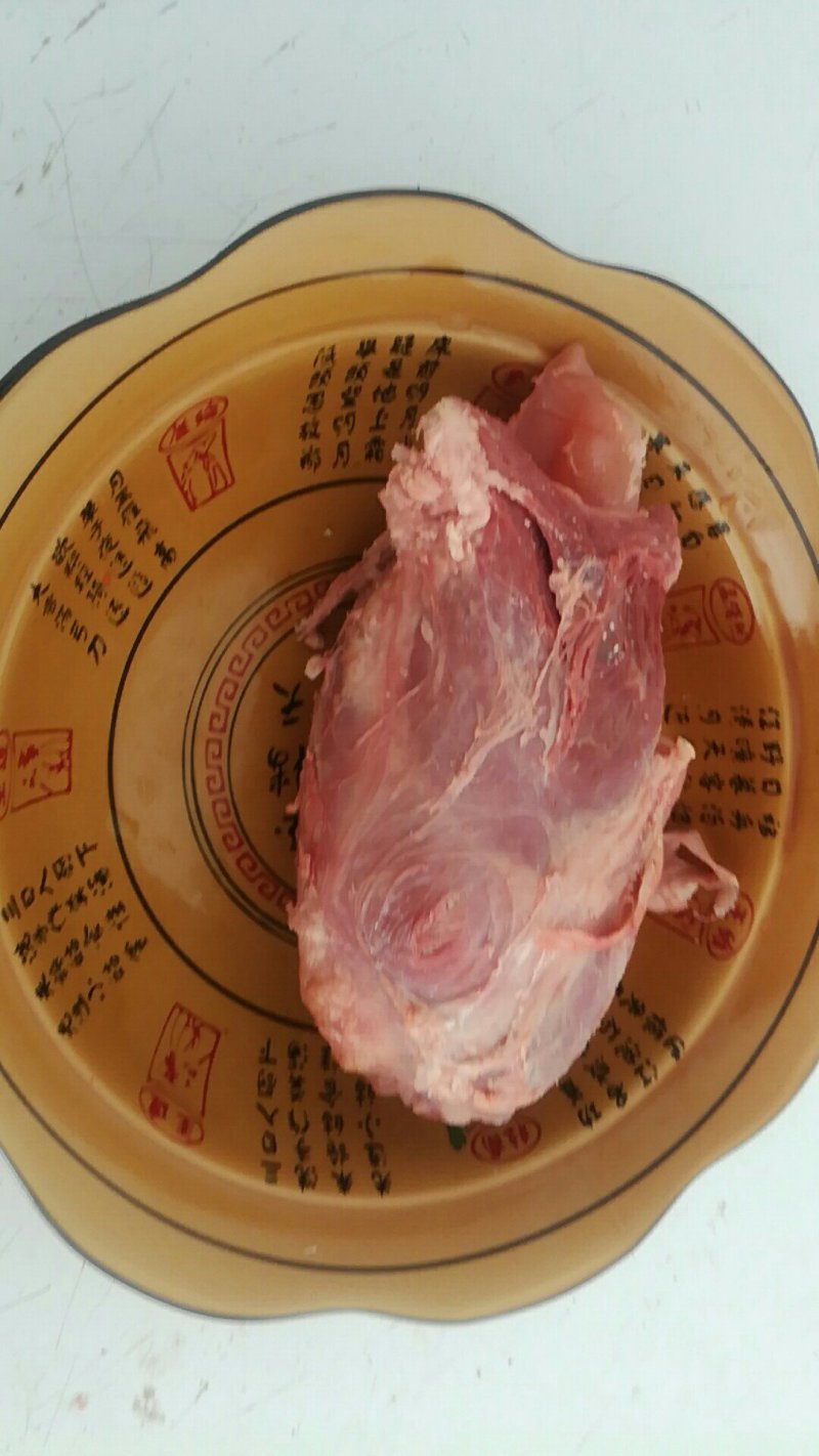 牛肉块个头大精修本色本味有五香加盐的，颜色可以定制