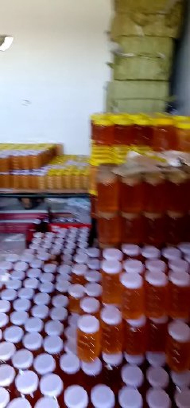 新疆伊犁高加索黑蜂蜂蜜野蜂蜜