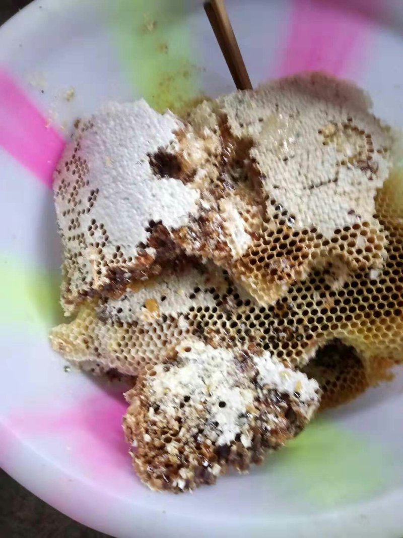 高山蜂蜜正宗中蜂糖热卖中，货真价实，假一赔十，量大优惠哟