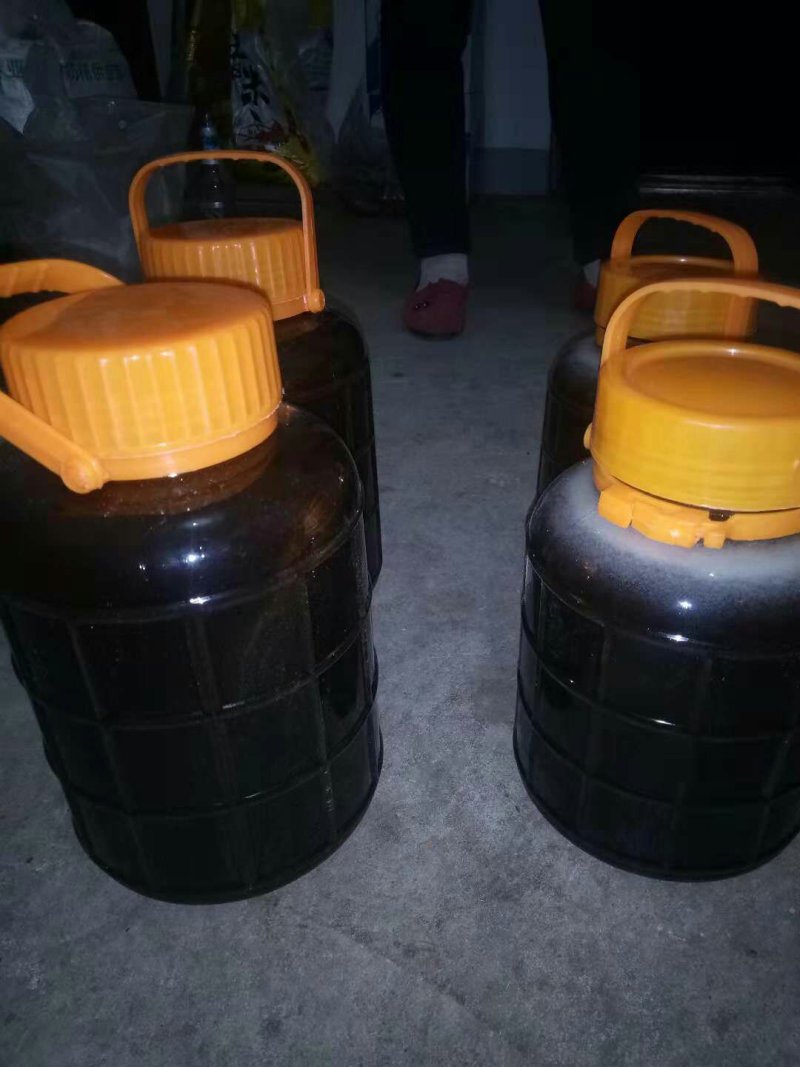 高山蜂蜜正宗中蜂糖热卖中，货真价实，假一赔十，量大优惠哟