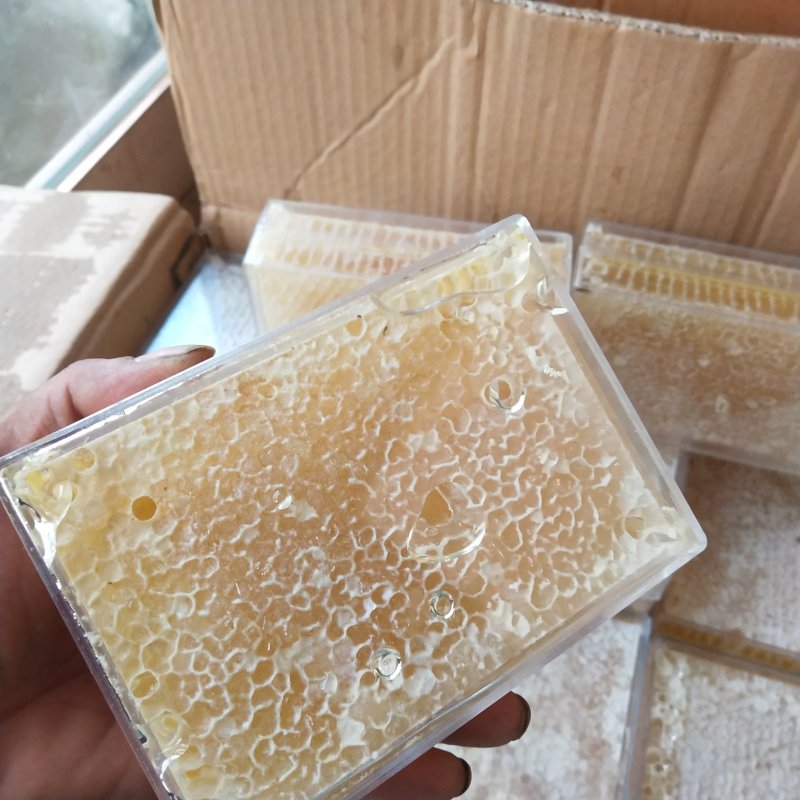 蜂巢蜜好蜂蜜看的见