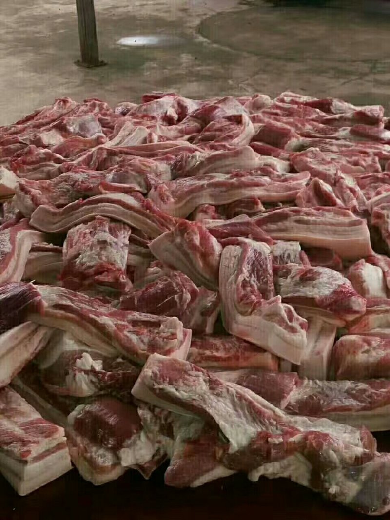 腊肉，香肠。