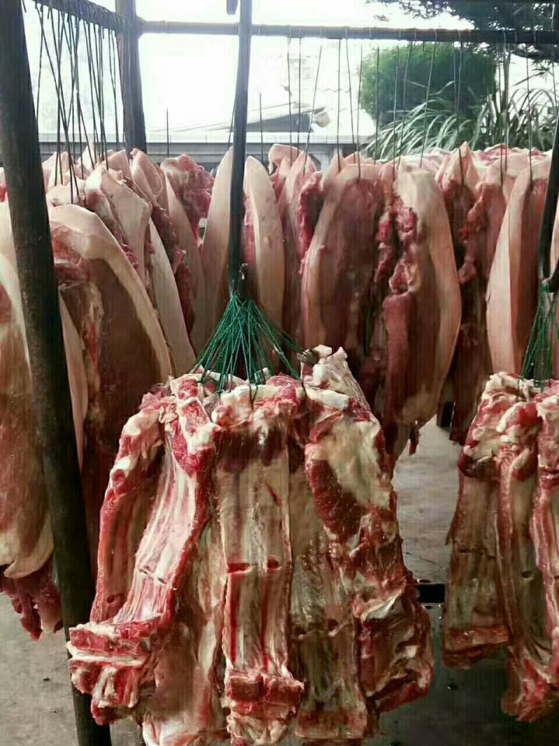 腊肉，香肠。