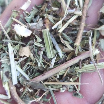 花生秸秆，小麦秸秆，牛羊小麦秸秆。
