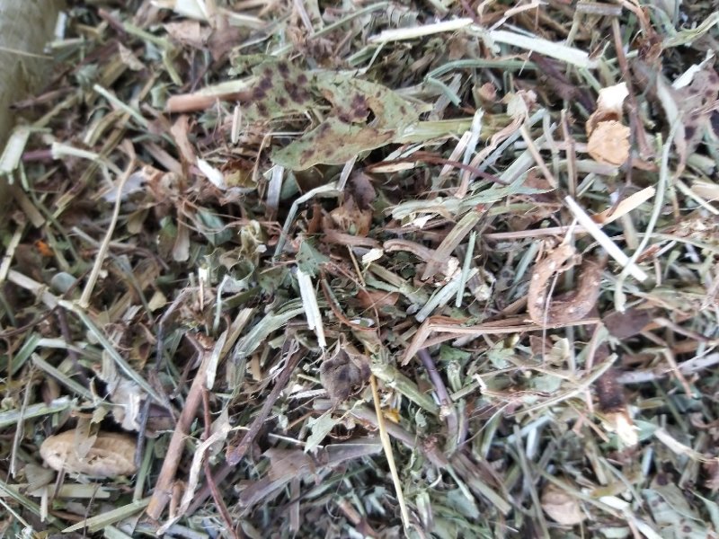 花生秸秆，小麦秸秆，牛羊小麦秸秆。