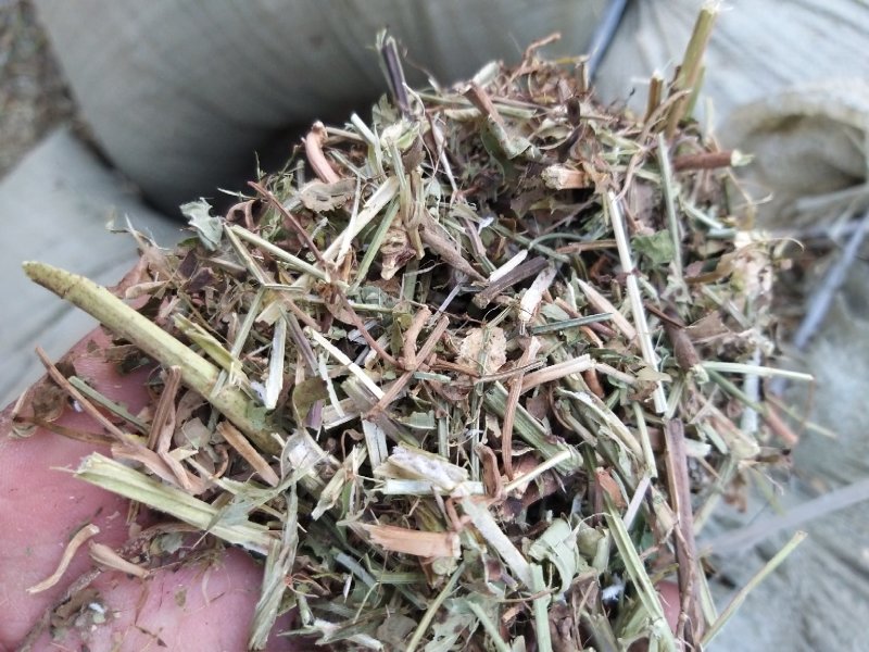 花生秸秆，小麦秸秆，牛羊小麦秸秆。