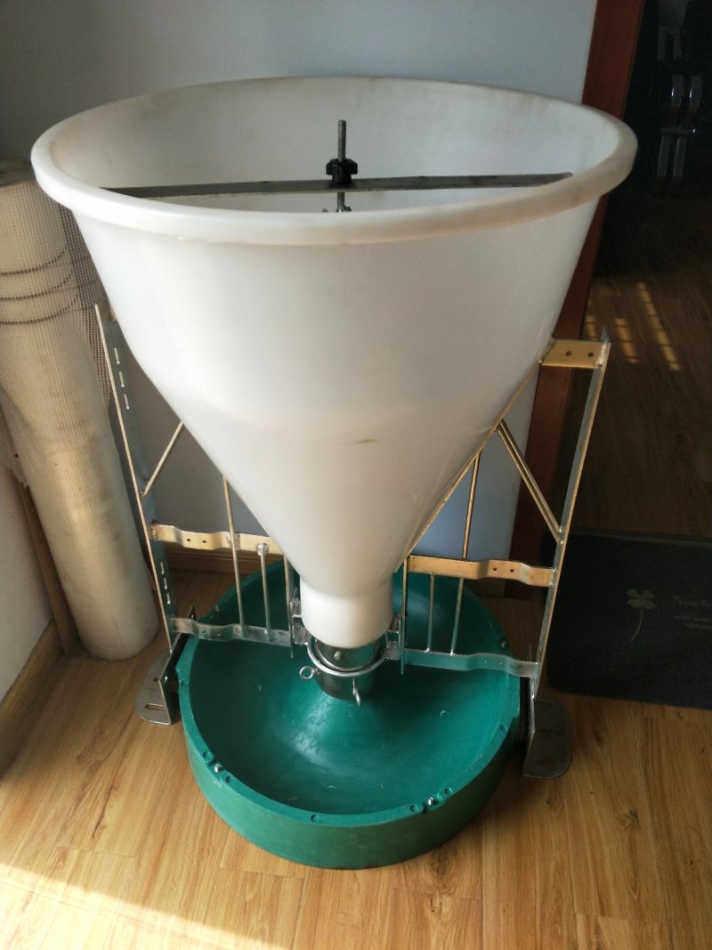 干湿料槽，养猪场必备产品。