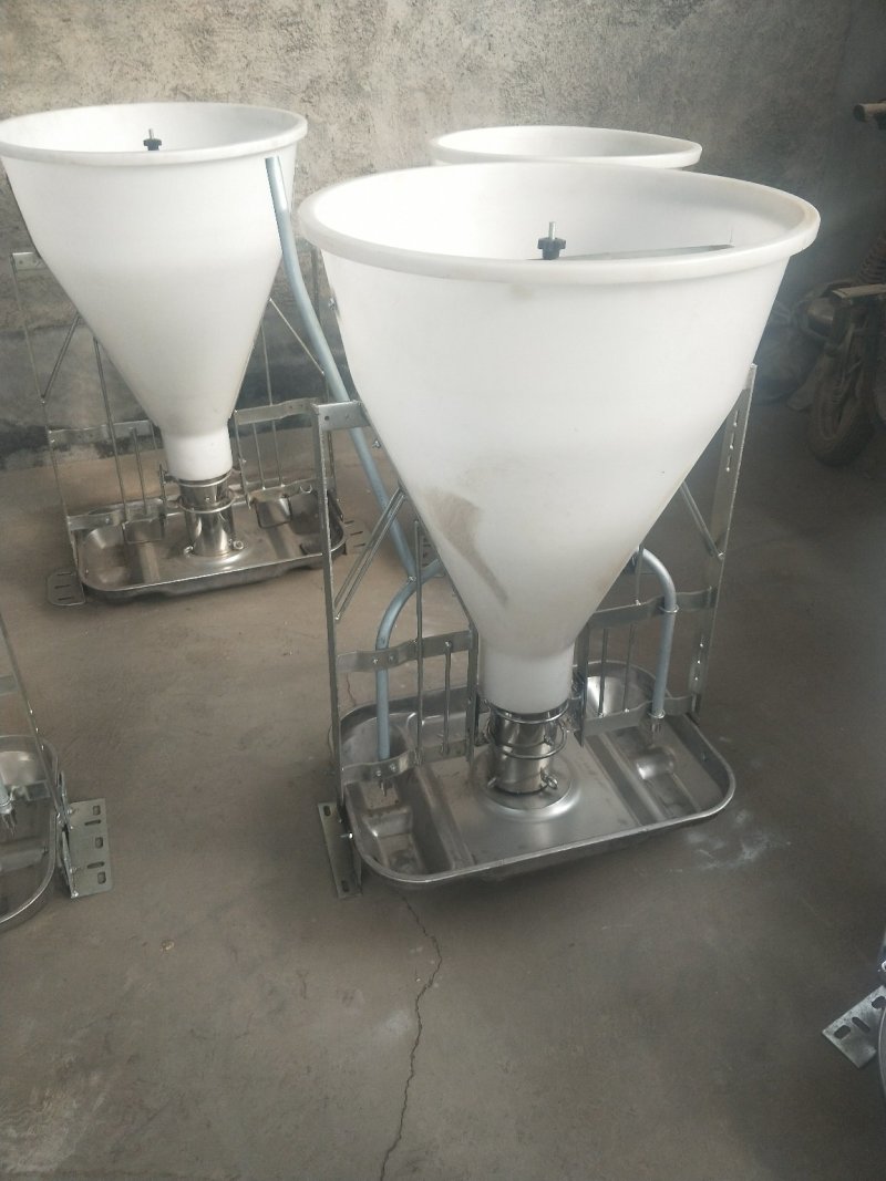 干湿料槽，养猪场必备产品。
