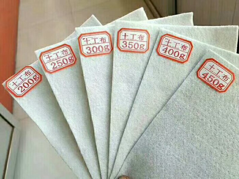 保温被，覆膜土工布，覆膜毛毡黑色土工布，大棚保温布。