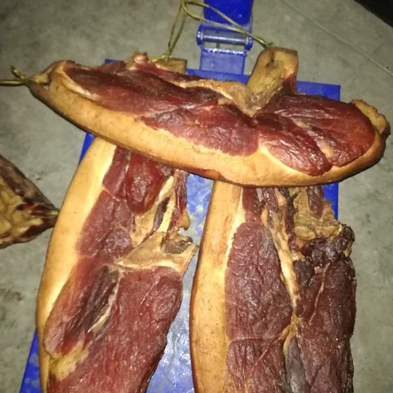 正宗四川沐川县农村传统烟熏土猪腊肉，香肠。