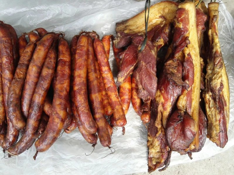 正宗四川沐川县农村传统烟熏土猪腊肉，香肠。