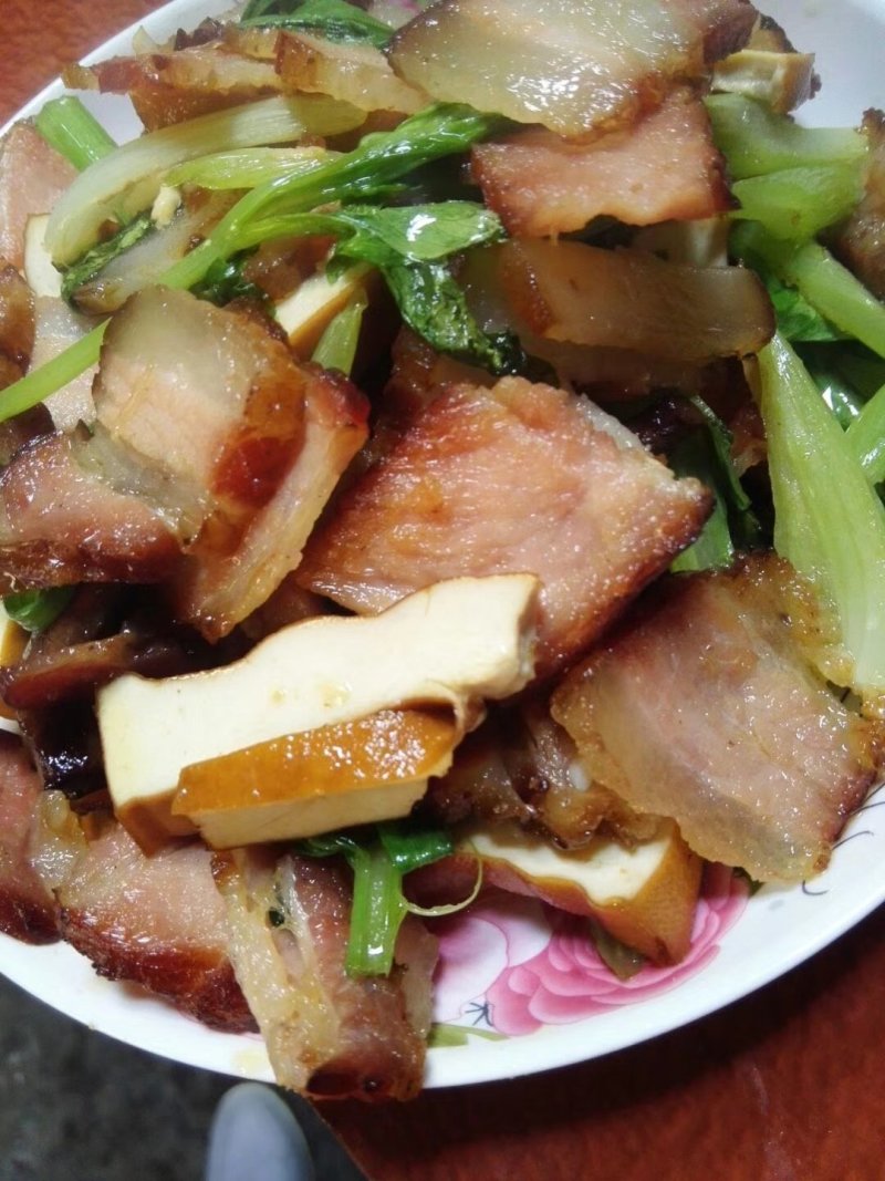 正宗四川沐川县农村传统烟熏土猪腊肉，香肠。