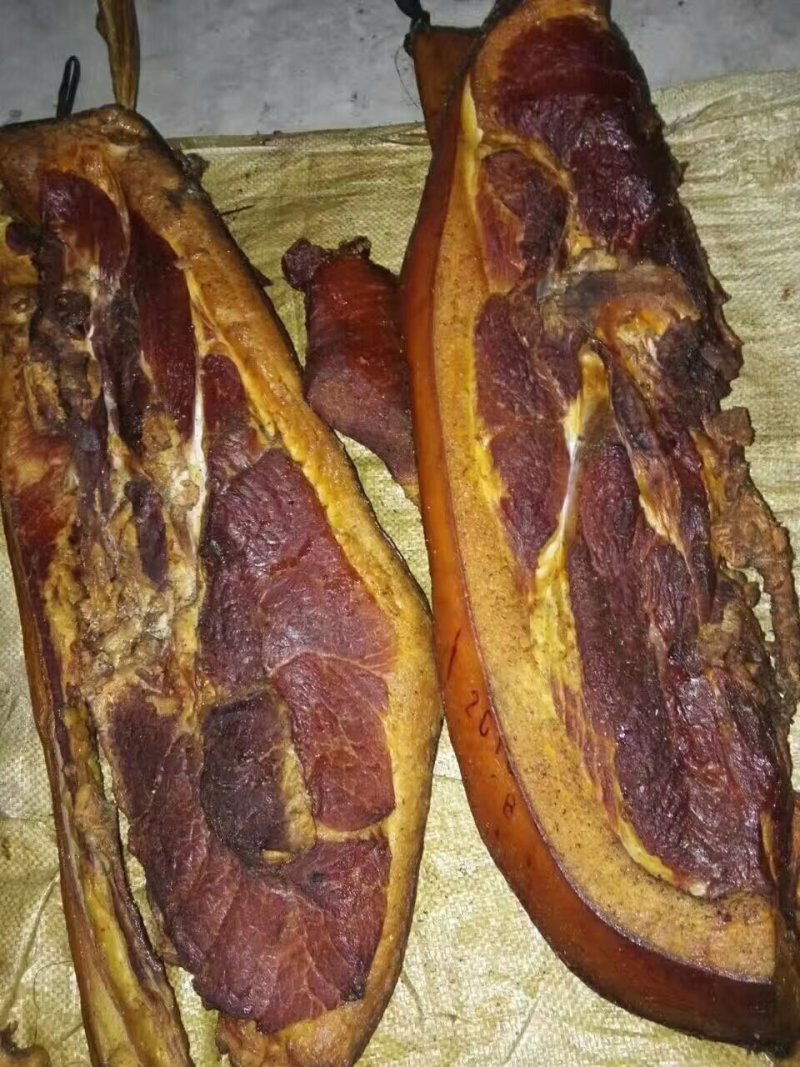 正宗四川沐川县农村传统烟熏土猪腊肉，香肠。