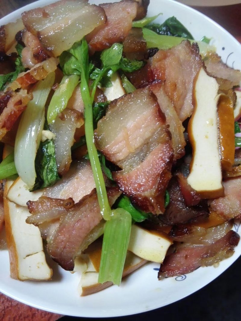 正宗四川沐川县农村传统烟熏土猪腊肉，香肠。