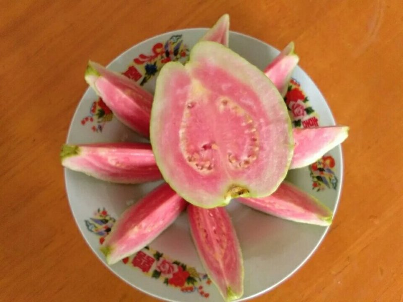 红宝石芭乐60~70mm红心