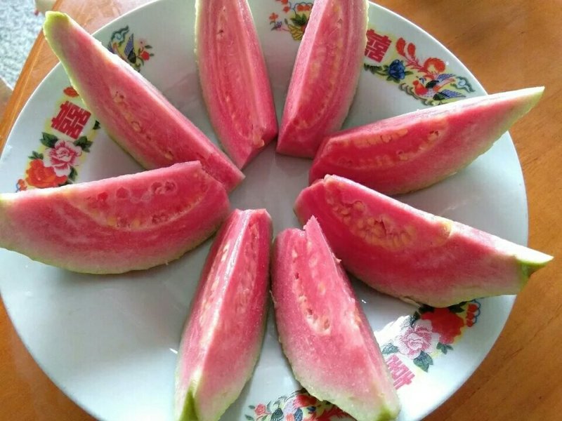 红宝石芭乐60~70mm红心