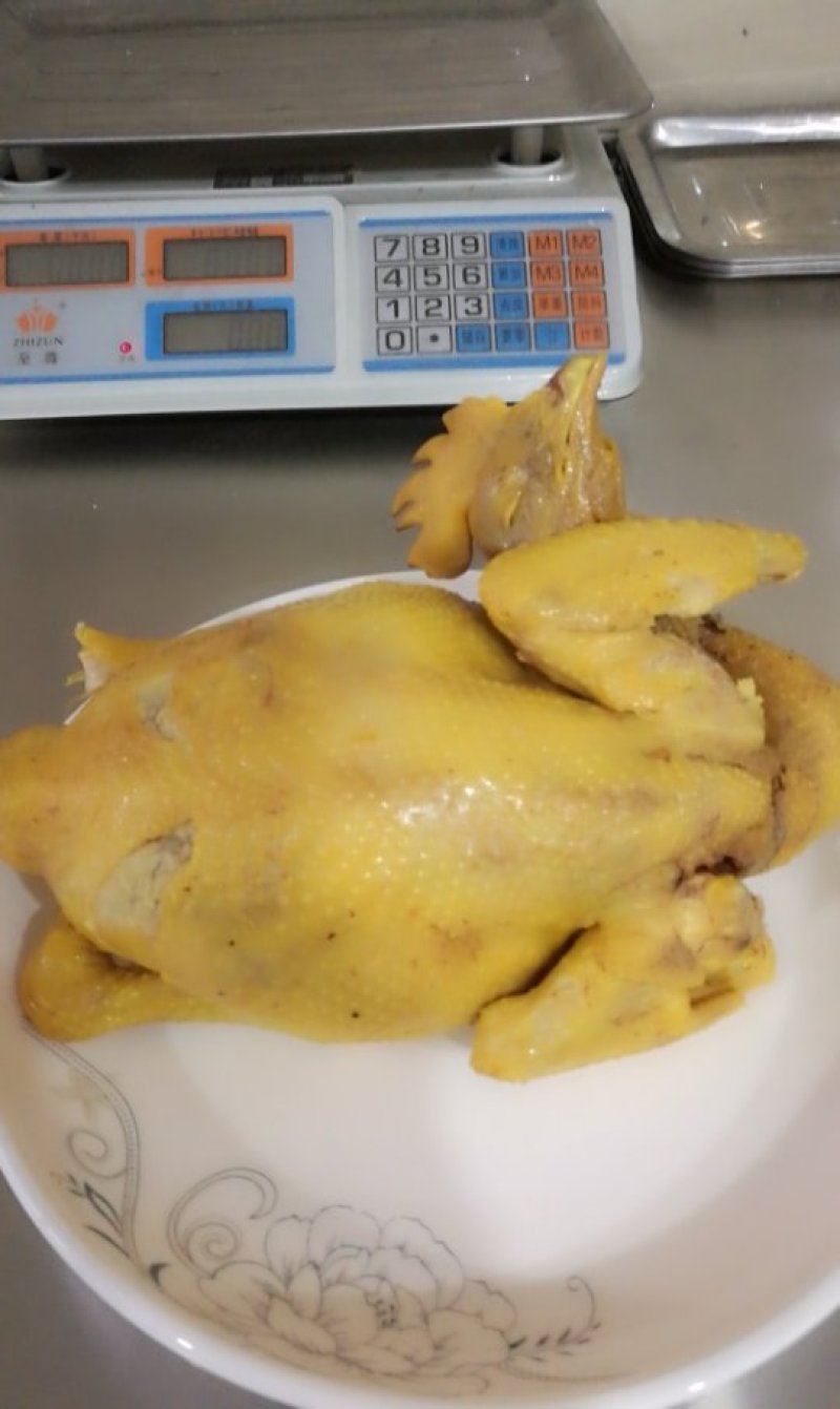 正宗盐焗鸡，味道鲜美，吃了还要吃