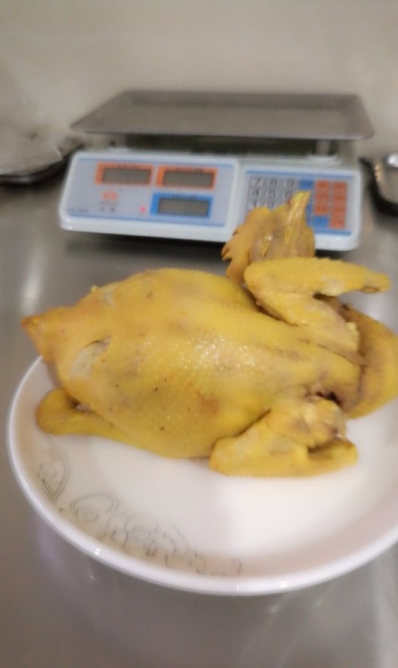 正宗盐焗鸡，味道鲜美，吃了还要吃