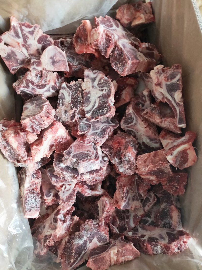 排酸牛脖骨，牛脊骨，都是，口感非常好红烧，酱都很好。