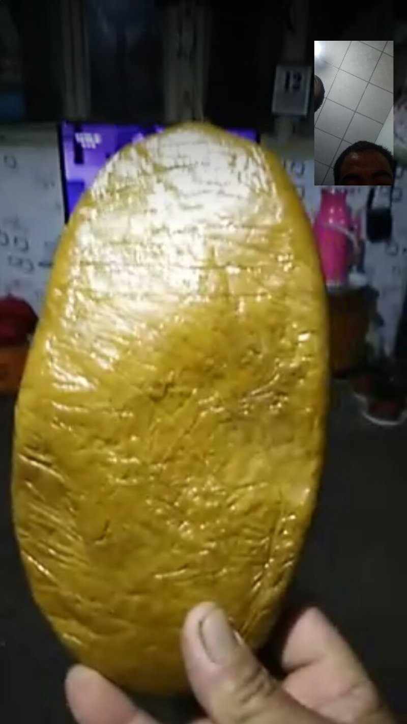 自己家养殖纯蜂胶，有两种，原始胶和提纯的胶，