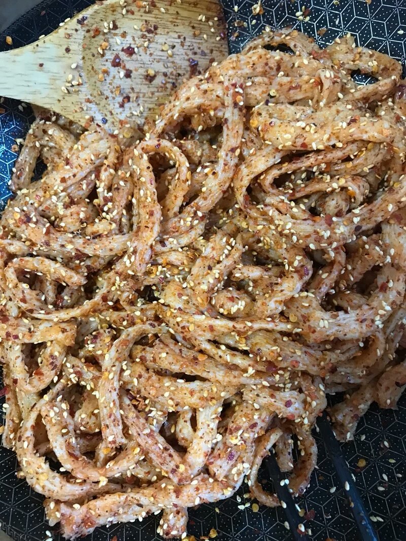 干牛筋面批发免煮凉拌面筋凉皮小吃店专用纯手工自制辣条整箱