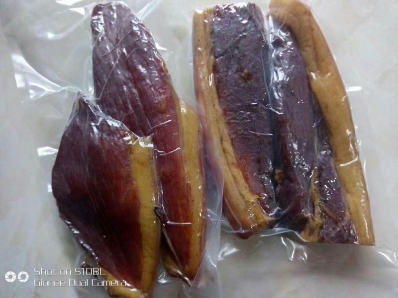 腊肉（五花肉大腿肉）腊肠（麻辣肠广味肠五）