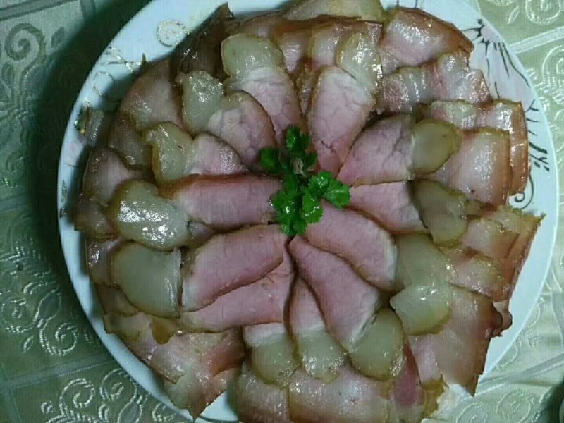腊肉（五花肉大腿肉）腊肠（麻辣肠广味肠五）