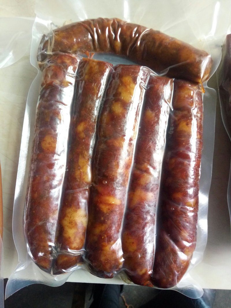 腊肉（五花肉大腿肉）腊肠（麻辣肠广味肠五）