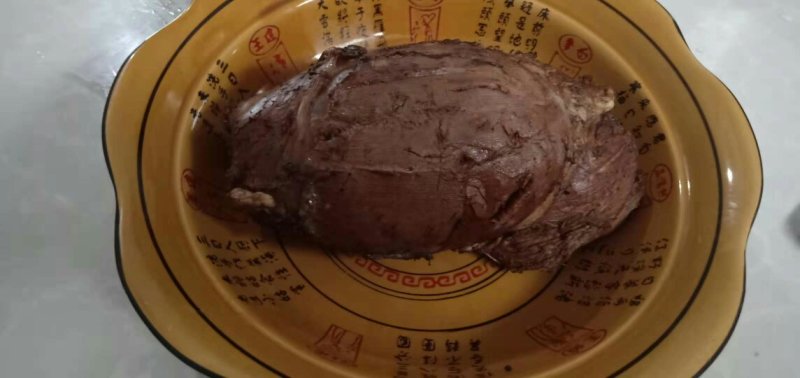 牛肉块个头大精修本色本味有五香加盐的，颜色可以定制