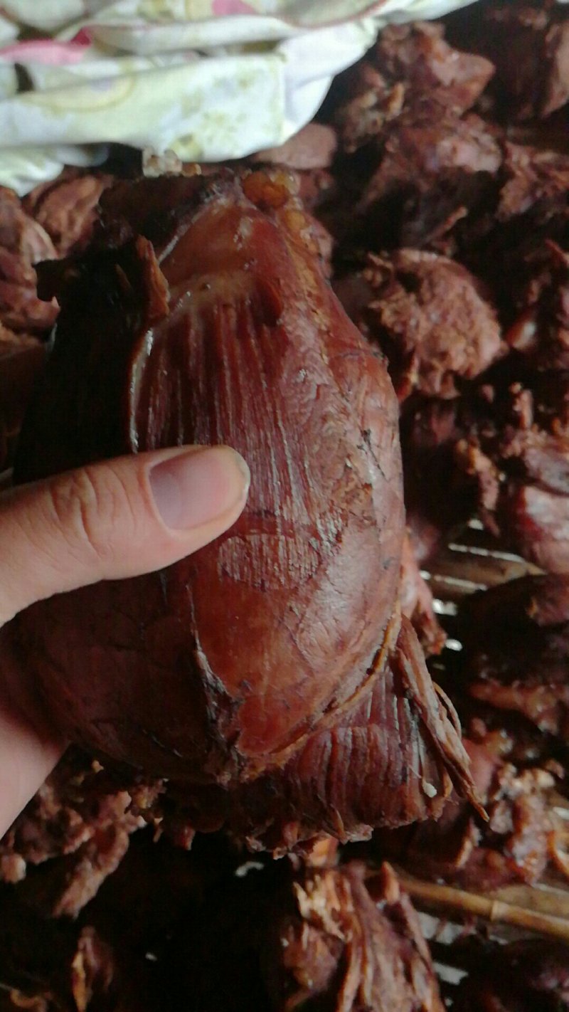 牛肉块个头大精修本色本味有五香加盐的，颜色可以定制