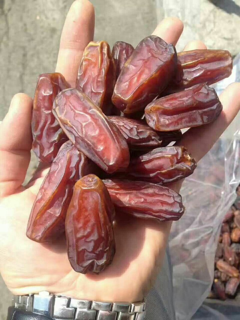 绿香妃，薄皮核桃，红枣，胎菊，和田玫瑰花茶，石榴，马肉。