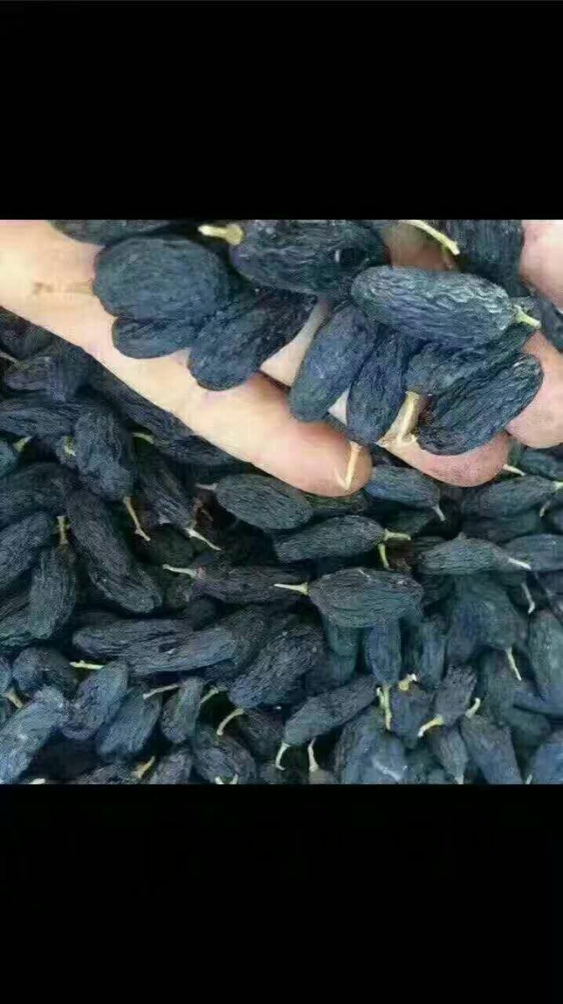 绿香妃，薄皮核桃，红枣，胎菊，和田玫瑰花茶，石榴，马肉。