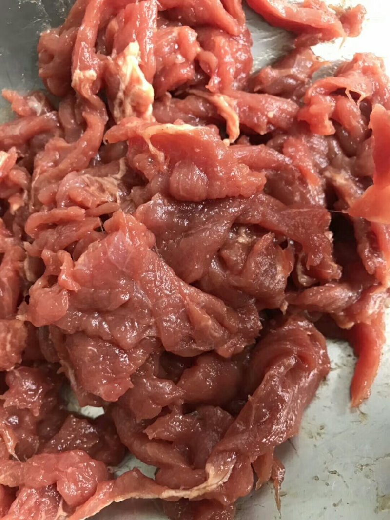 牛肉片，一般水煮牛肉片比较好，火锅也可以，免浆牛肉片