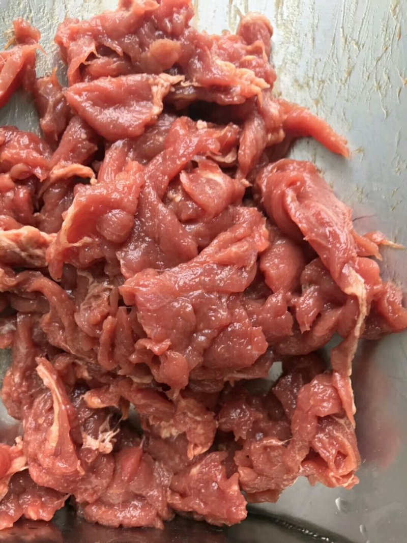 牛肉片，一般水煮牛肉片比较好，火锅也可以，免浆牛肉片