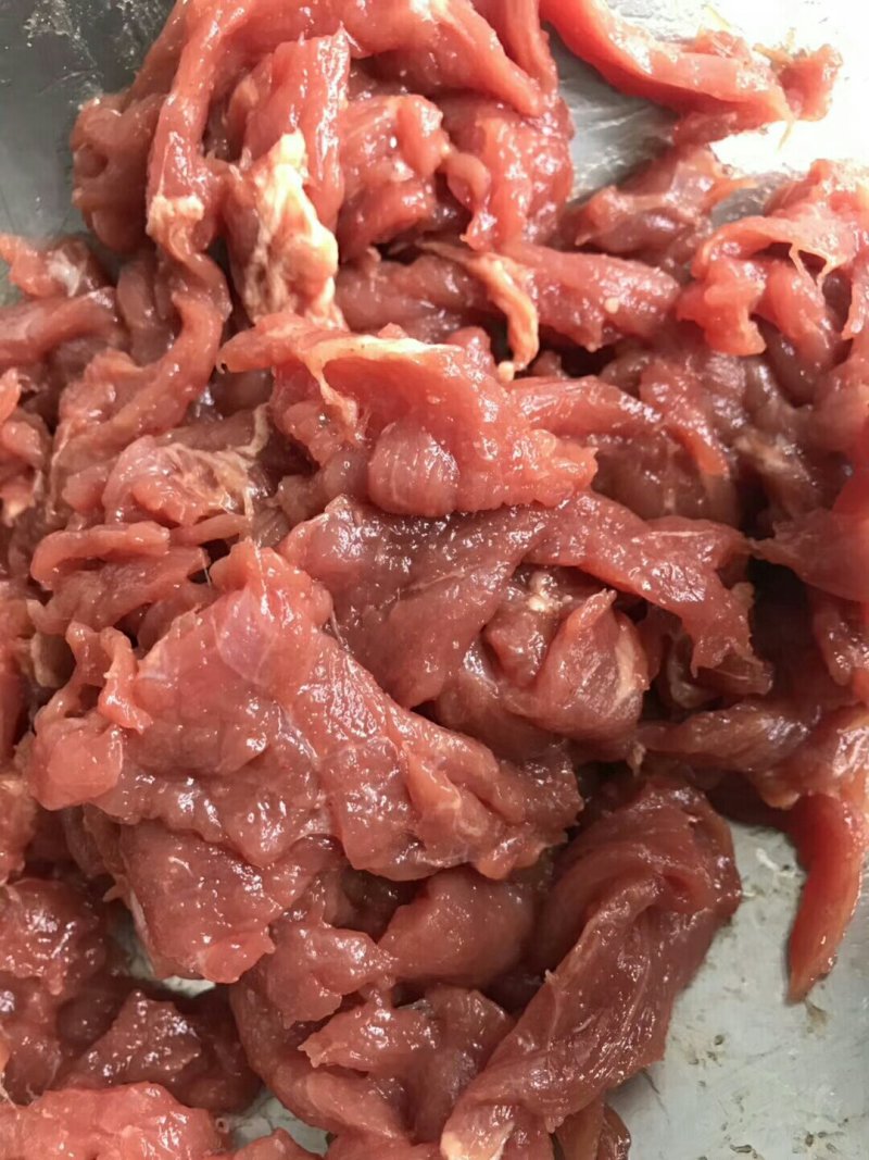 牛肉片，一般水煮牛肉片比较好，火锅也可以，免浆牛肉片