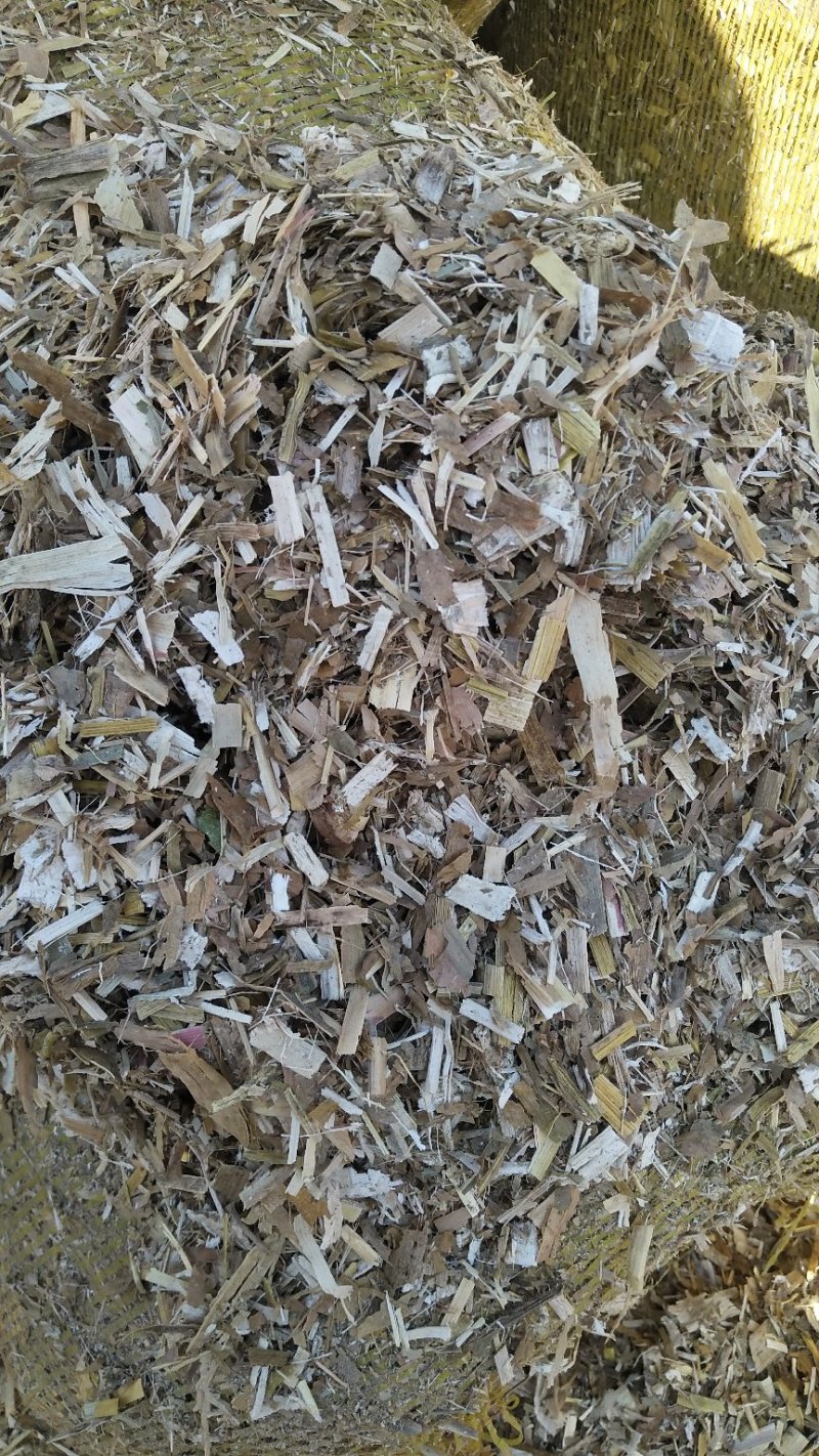 过夏包干玉米秸秆扎段草压块炒好。质量杠杠的，包干。