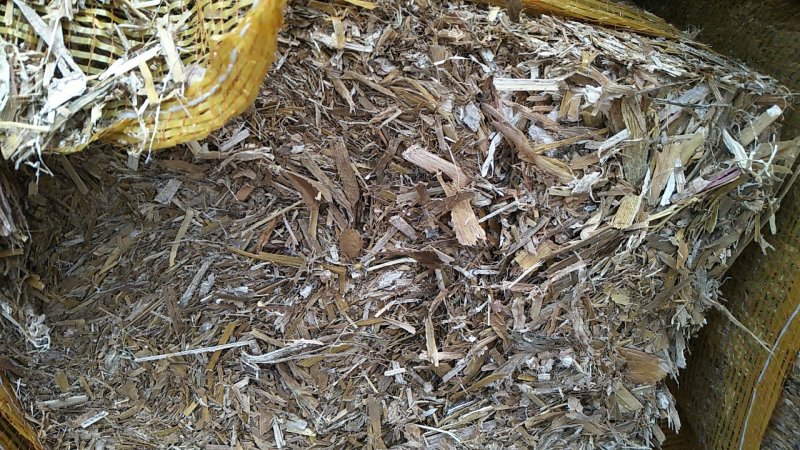 过夏包干玉米秸秆扎段草压块炒好。质量杠杠的，包干。