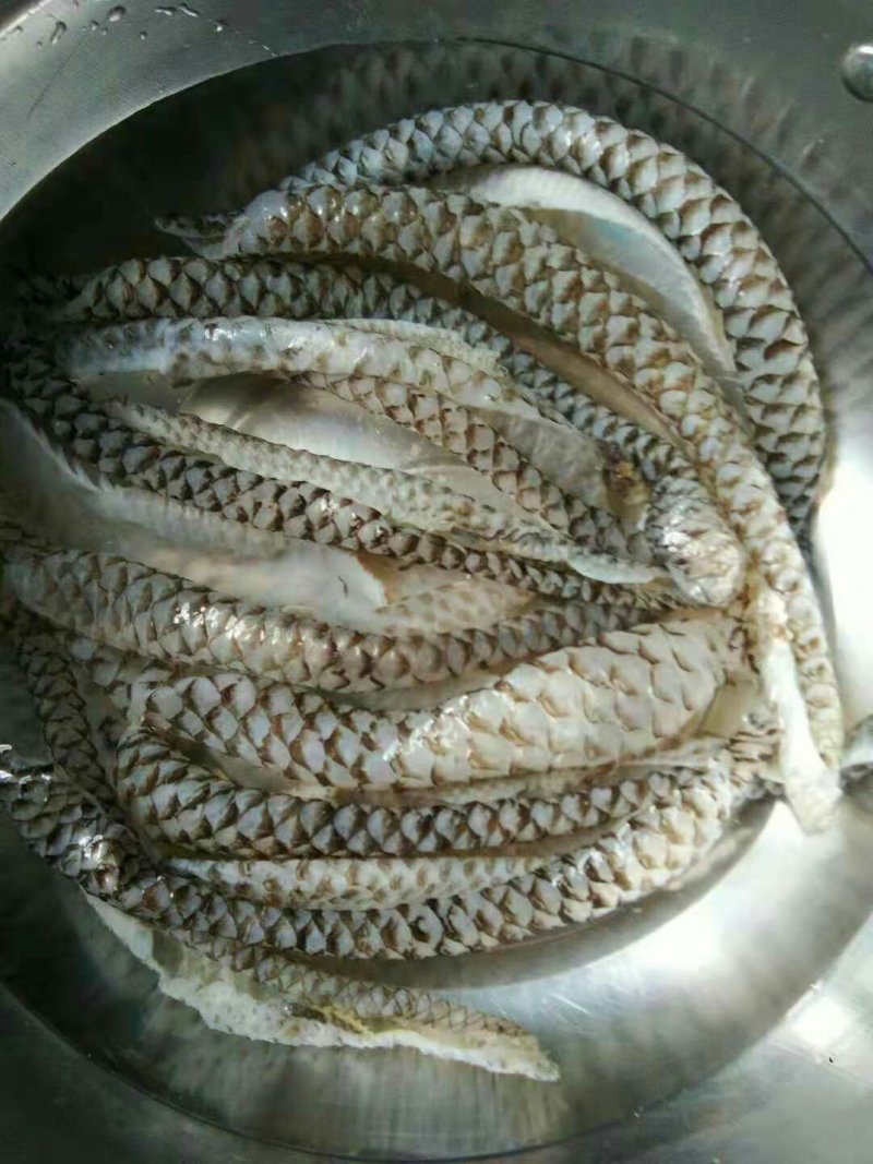 鱼皮，熟鱼皮原味，烫10秒就可以吃了，不能烫久会化