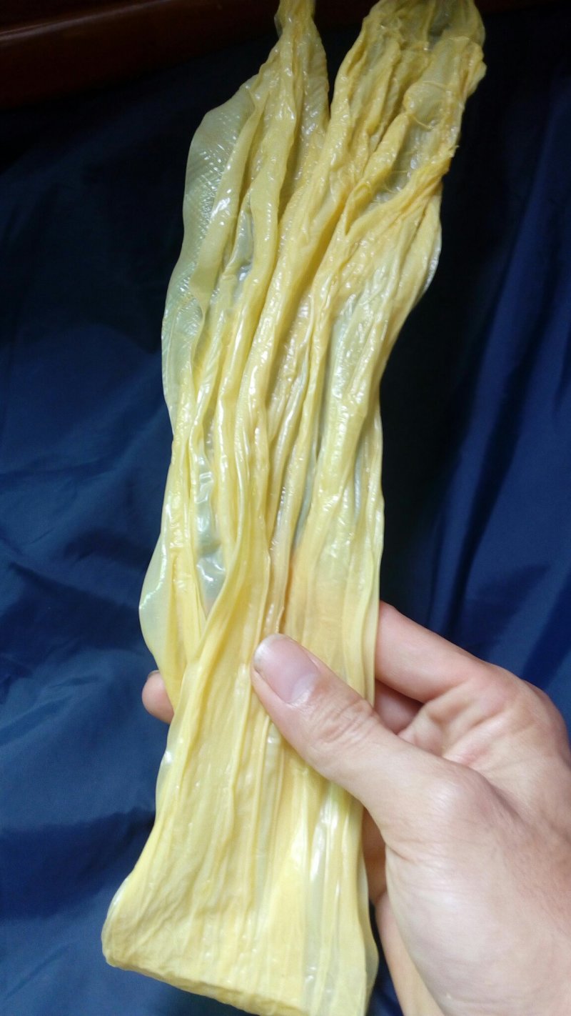 自家生产手工腐竹，用的山泉水加精选黄豆制作成。价优物美！