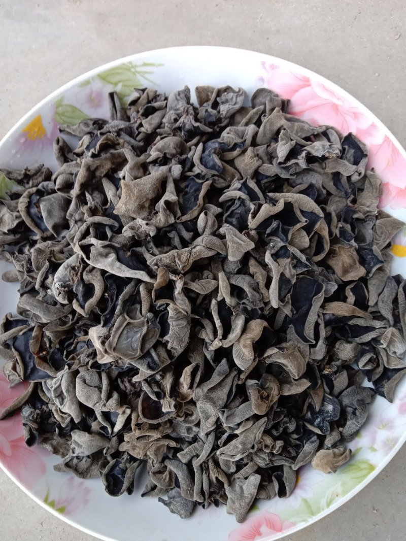 今年新货东北黑木耳，肉厚口感好，欢迎新老客户