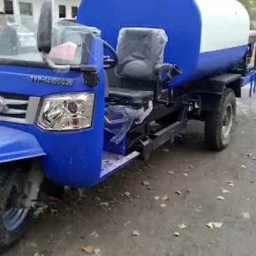 三轮吸粪车