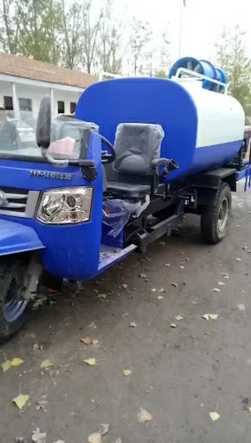 三轮吸粪车