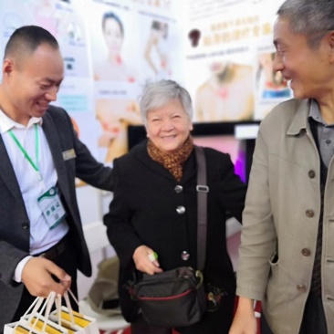 量子温灸贴地摊展会卖的很火爆