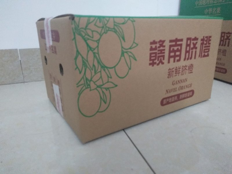 赣南脐橙，无添加任何添加剂和防腐剂，自然鲜甜，