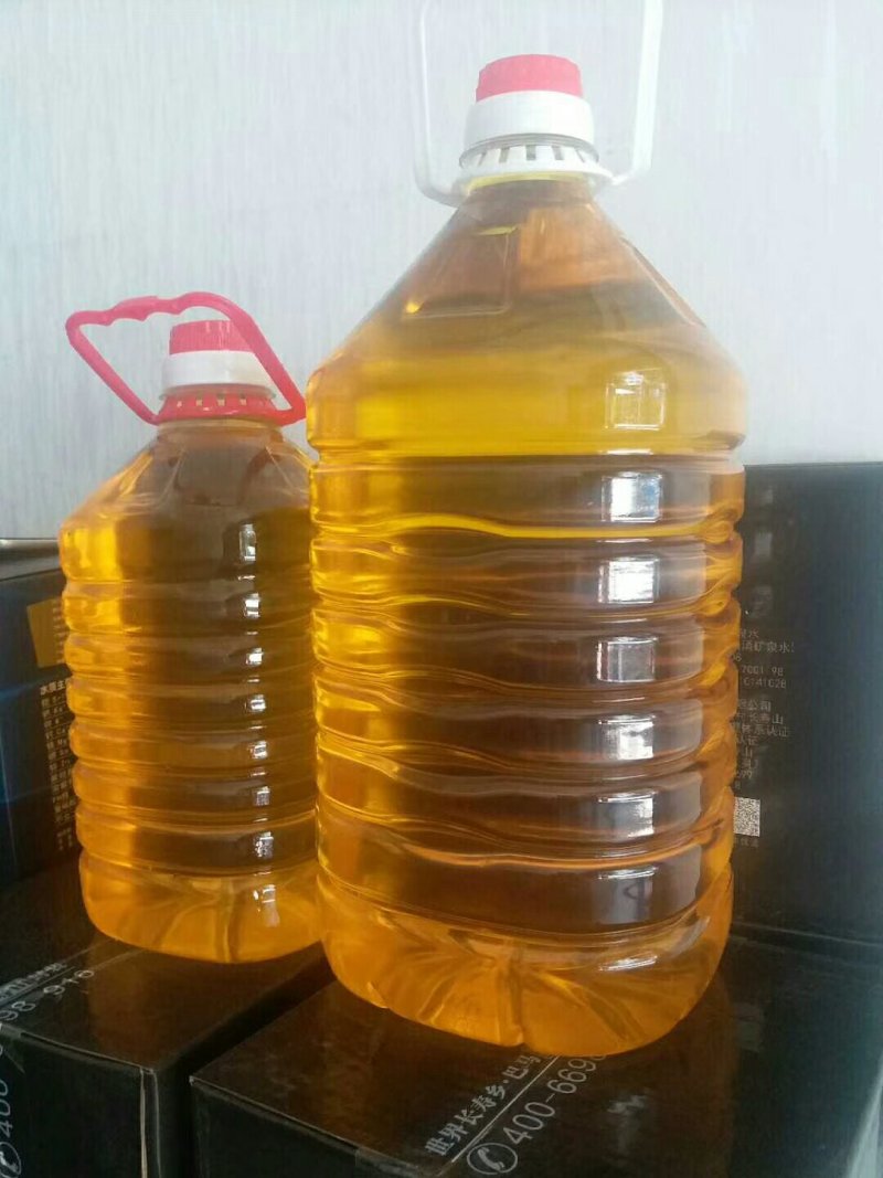 自己种的花生,精挑细选压榨出来的纯正花生油