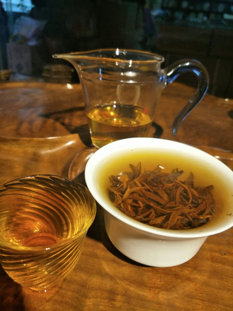 滇红蜜香金芽