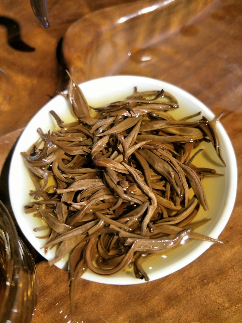 滇红蜜香金芽